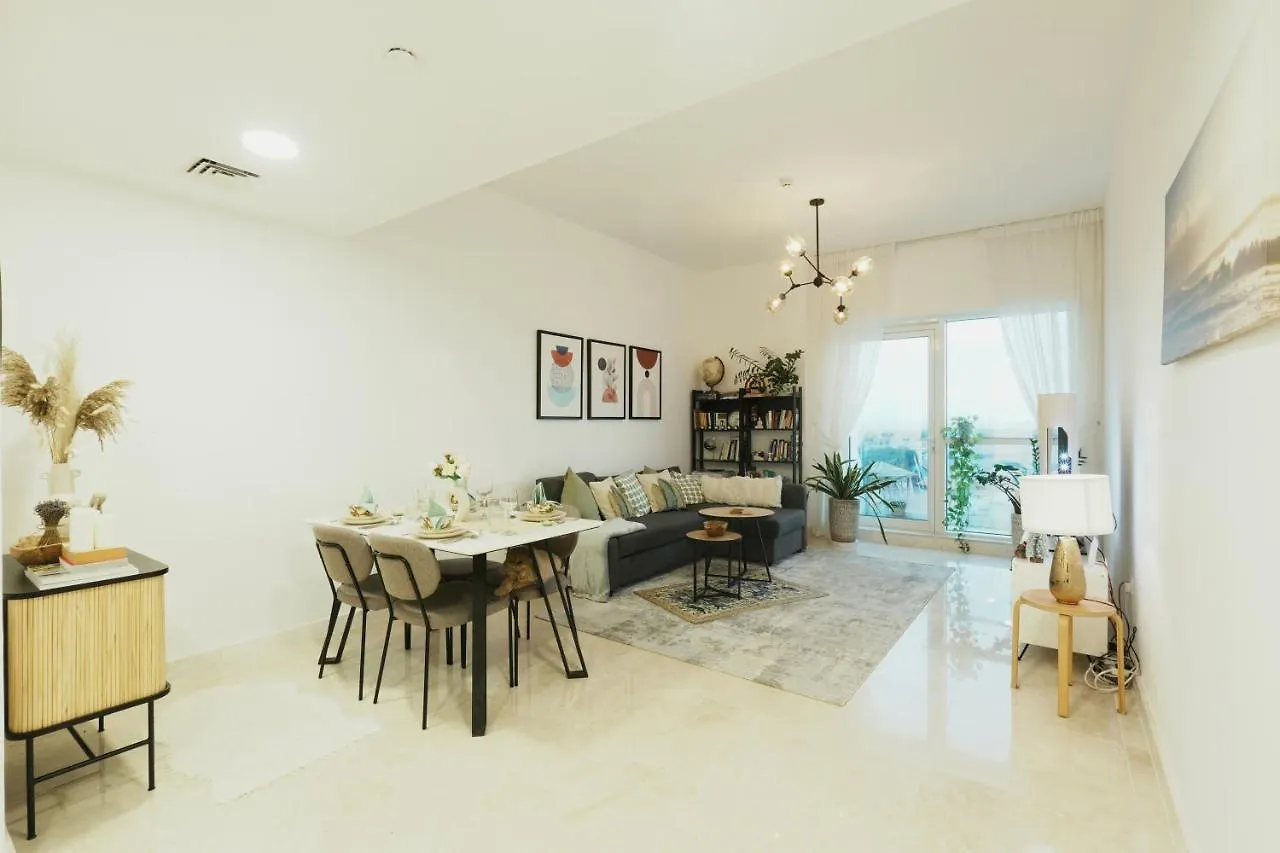Cozy Spacious Apartment Near Downtown Dubai
