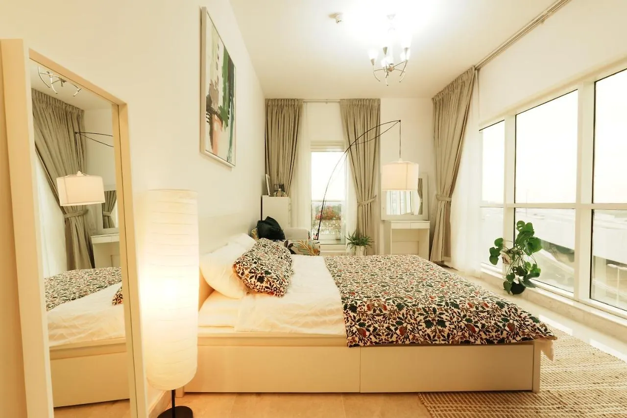 Cozy Spacious Apartment Near Downtown Dubai United Arab Emirates