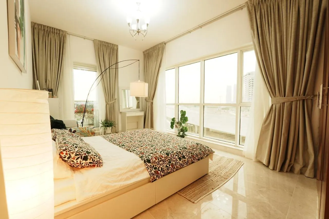 Cozy Spacious Apartment Near Downtown Dubai