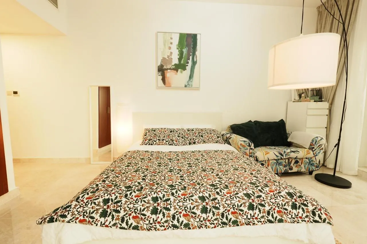Cozy Spacious Apartment Near Downtown Dubai