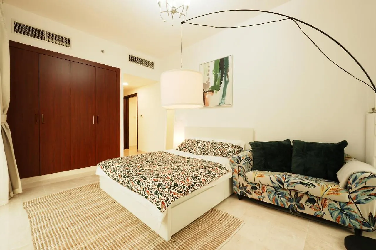Cozy Spacious Apartment Near Downtown Dubai United Arab Emirates