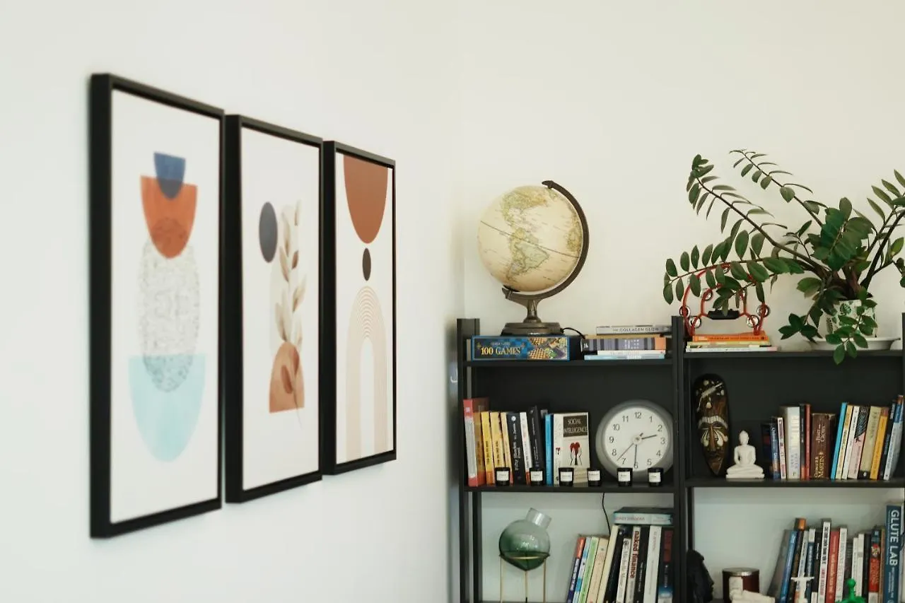 Cozy Spacious Apartment Near Downtown Dubai